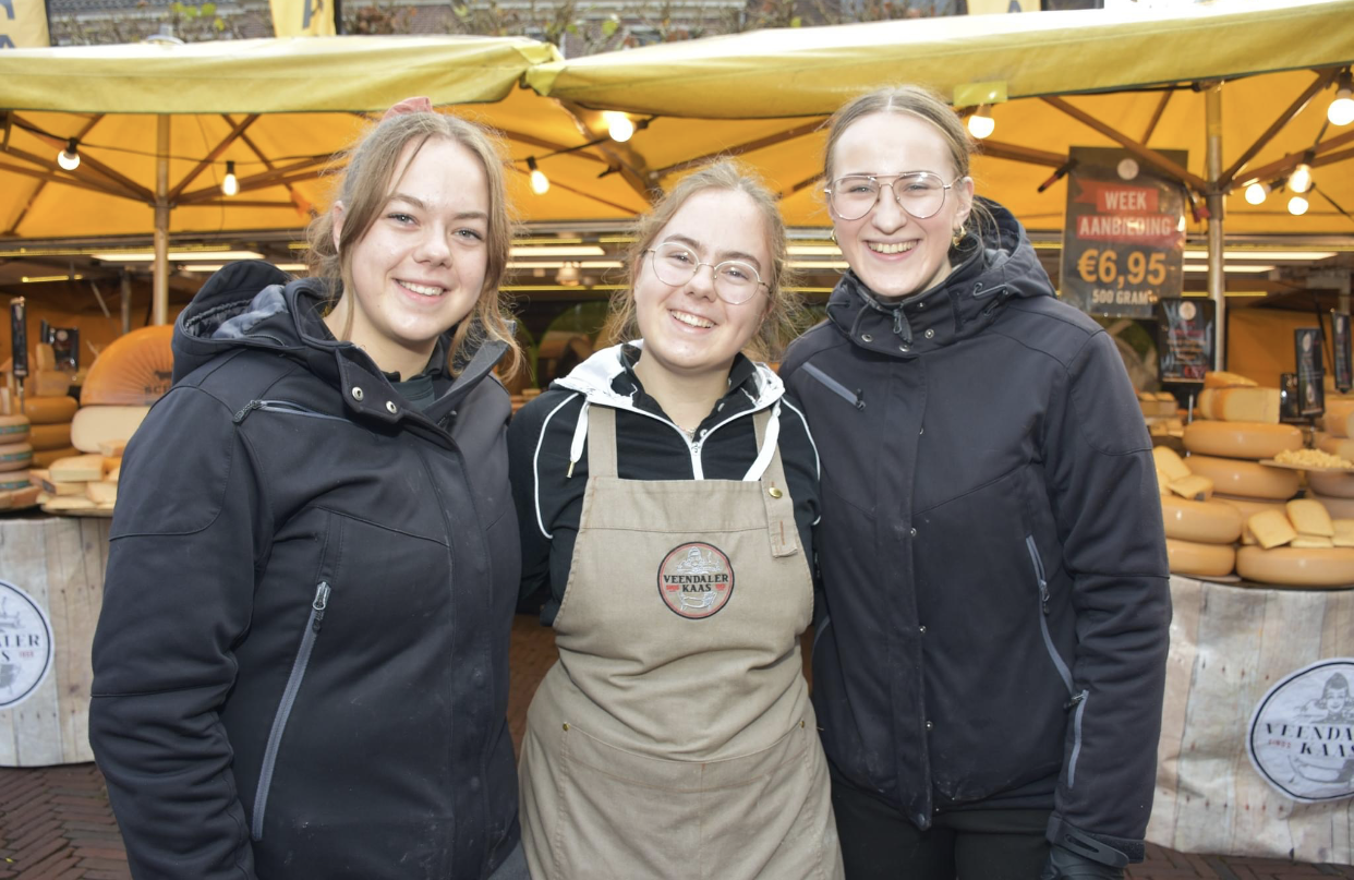 Veendaler kaas op de markt Arielle van Beek